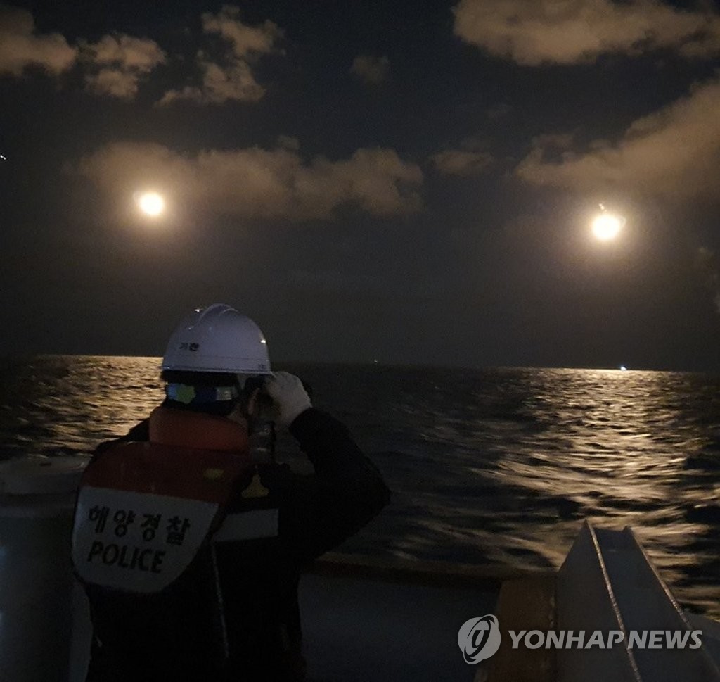 中国渔船在韩沉没 事发地风大浪高搜救困难