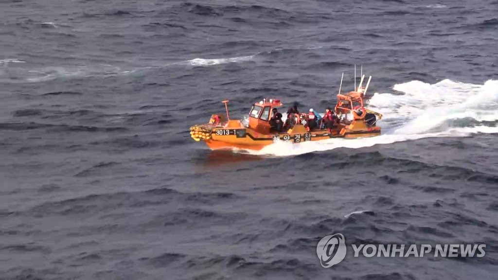 韩海警连续两天搜寻中国沉船失踪者无果