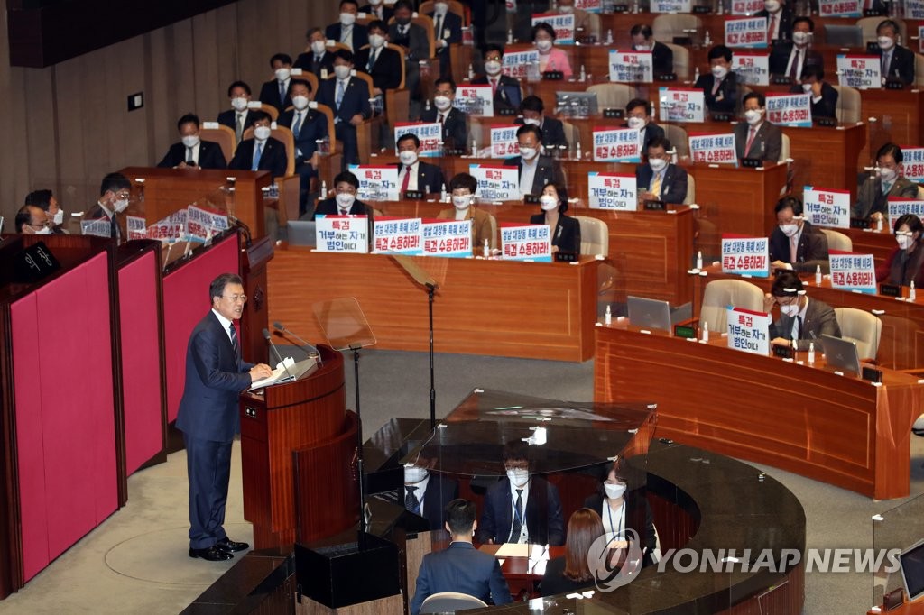 10月25日，在国会，韩国总统文在寅发表施政演说。 韩联社