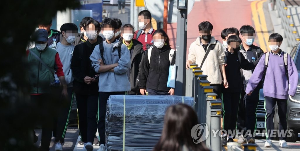 韩国全国幼儿园中小学22日恢复到校上课