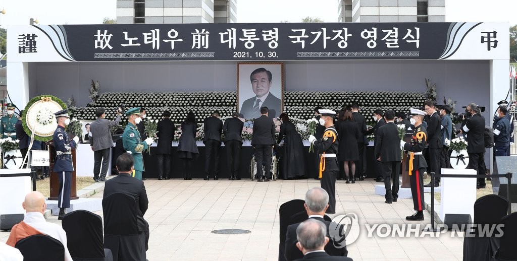 资料图片：10月30日，韩国前总统卢泰愚的遗体告别仪式在首尔市松坡区的奥林匹克公园举行。 韩联社/联合摄影记者团供图（图片严禁转载复制）