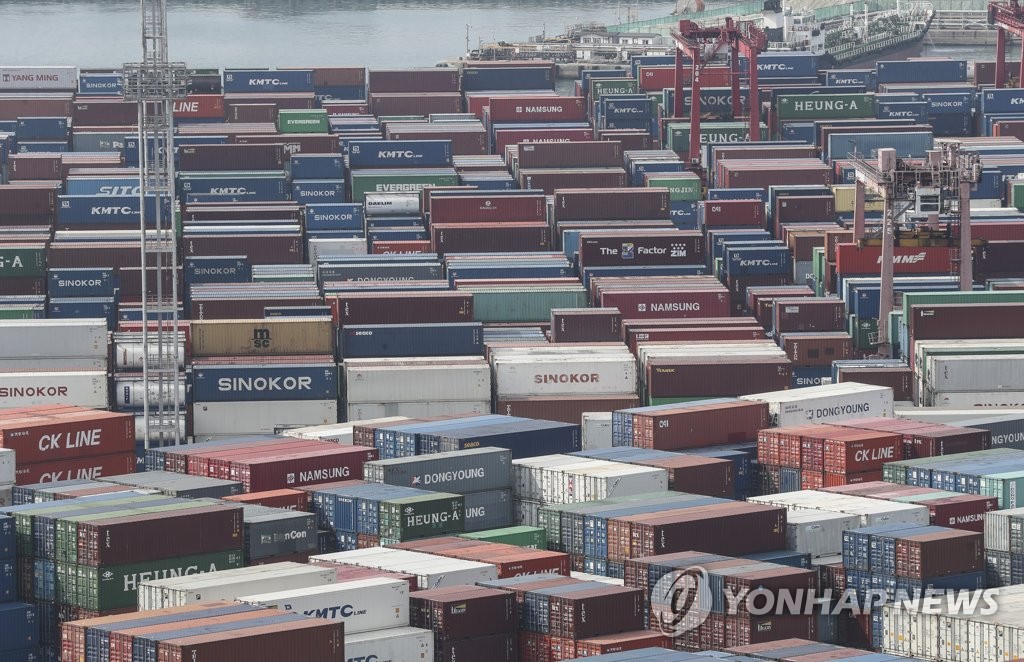 资料图片：港口集装箱 韩联社