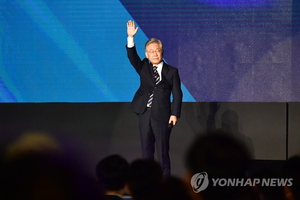 11月2日，在首尔，韩国执政党共同民主党总统候选人李在明出席民主党选举对策委员会成立仪式。 韩联社/国会摄影记者团供图（图片严禁转载复制）