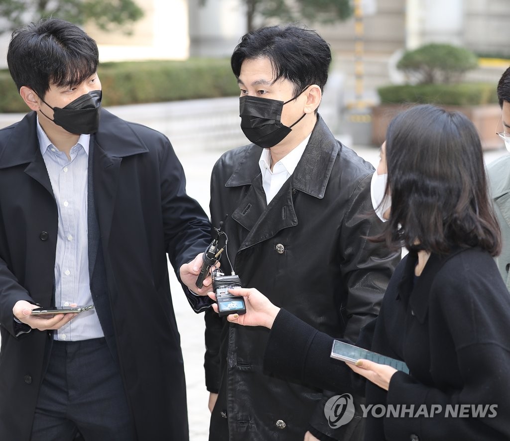 YG前代表梁铉锡涉嫌恐吓罪首出庭受审