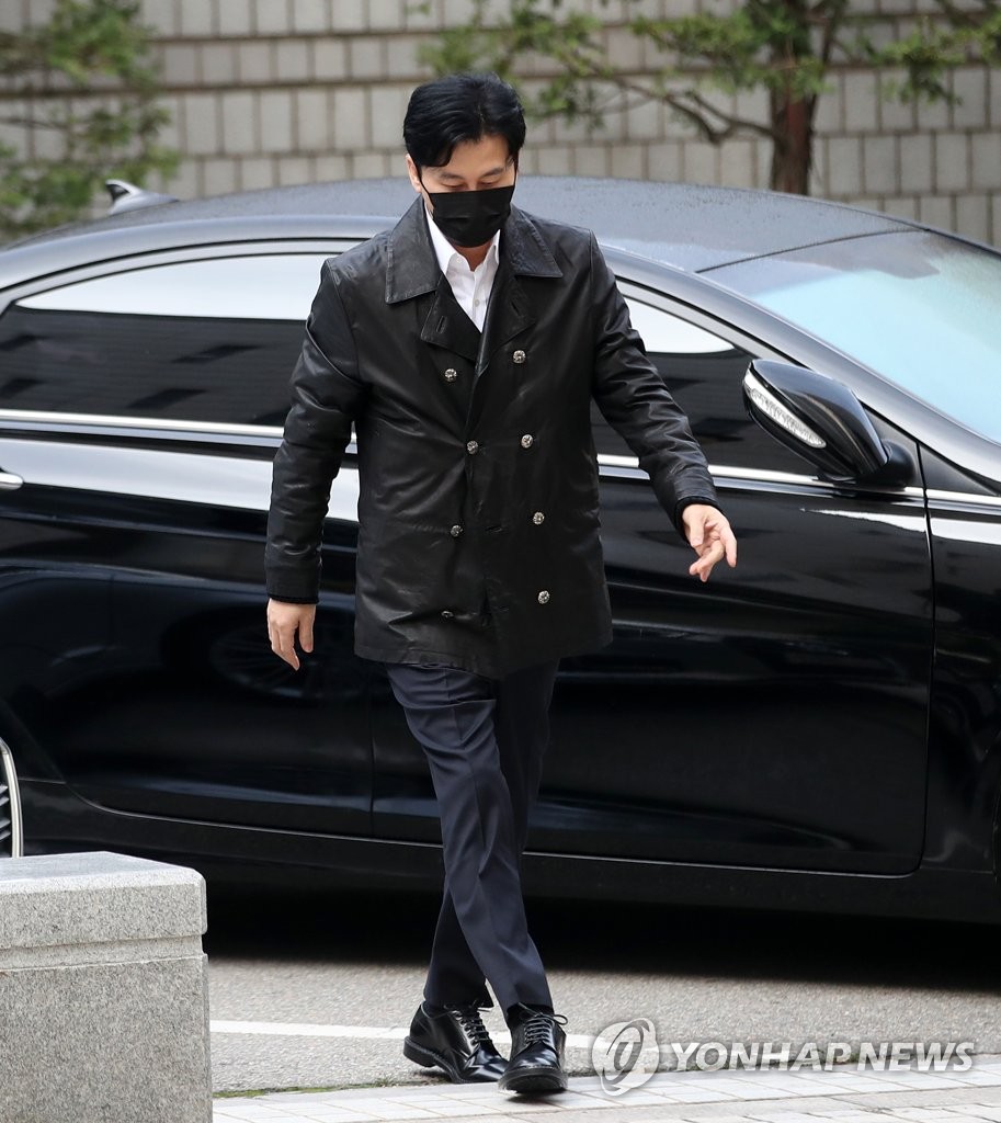 11月5日，在首尔中央地方法院，YG娱乐前代表梁铉锡出庭受审。 韩联社/联合采访团