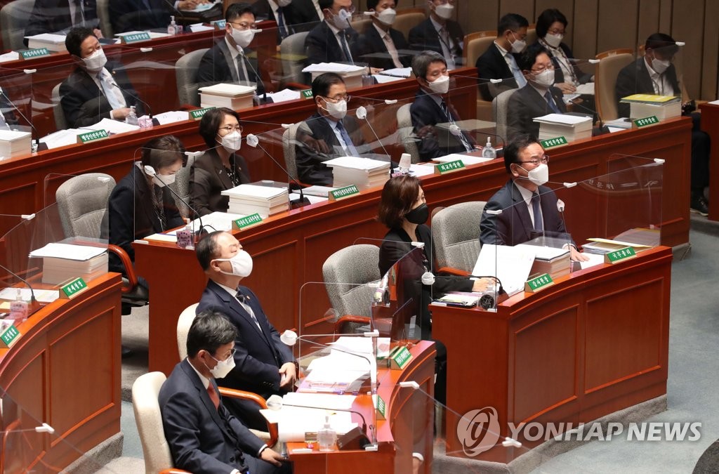11月8日，在国会，国会预算决算特别委员会综合政策质询会举行。 韩联社/国会摄影记者团（图片严禁转载复制）