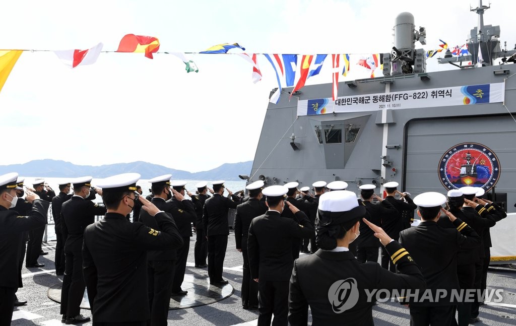 11月10日，在庆尚南道镇海军港，新型护卫舰“东海”号下水仪式举行。 韩联社/海军供图（图片严禁转载复制）