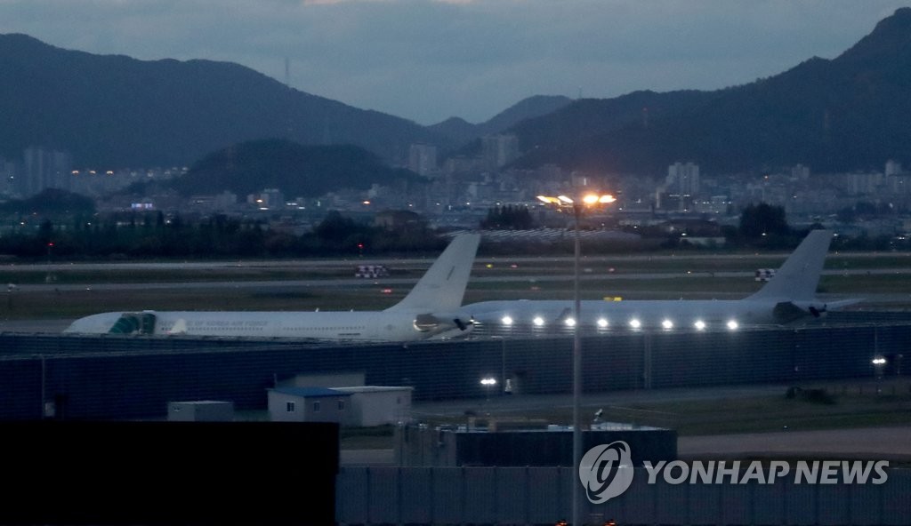 韩军机从澳大利亚运回2.7万升尿素溶液
