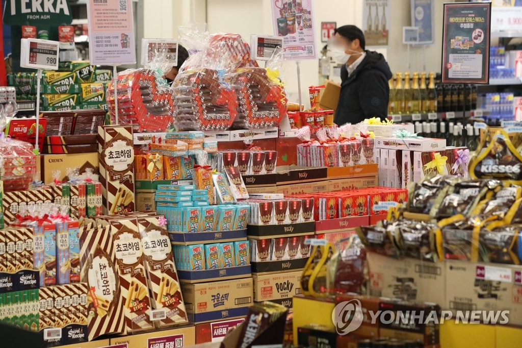 资料图片：韩国巧克力零食 韩联社