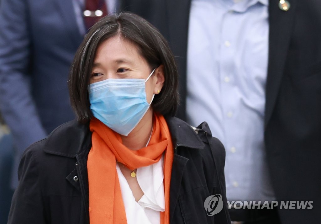 11月18日，在仁川国际机场，美国贸易代表办公室（USTR）代表凯瑟琳·戴（戴琦）飞抵韩国。 韩联社