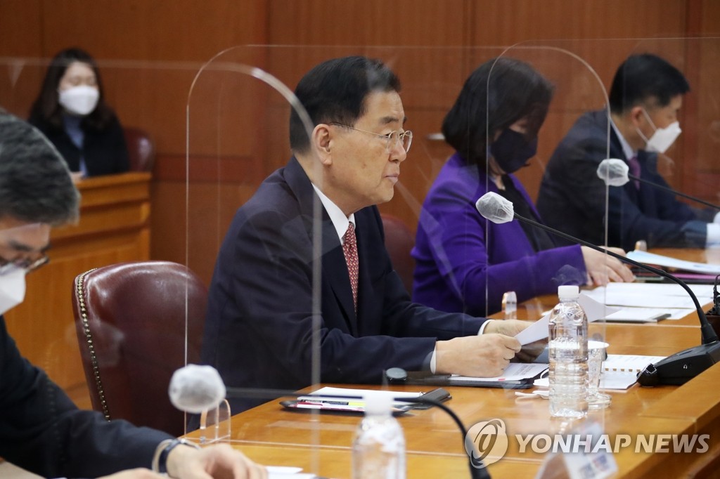 11月22日，在首尔外交部大楼，韩国外交部长官郑义溶联合主持2021年联合国维和部长级会议筹备委员会第5次会议。 韩联社