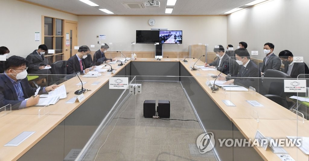 11月23日，在中央政府首尔办公大楼，韩国政府举行第15次尿素供需相关部门联合应对会议。 韩联社/企划财政部供图（图片严禁转载复制）