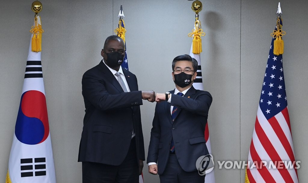 2021年12月2日，在首尔，徐旭（右）与劳埃德·奥斯汀共同出席第53次韩美安保会议高级别会谈。 韩联社