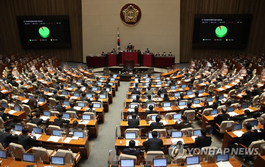 资料图片：12月2日，韩国国会召开第391次例会第12次全体会议并通过了《区域全面经济伙伴关系协定》（RCEP）批准案。图为会议现场。 韩联社/联合采访团