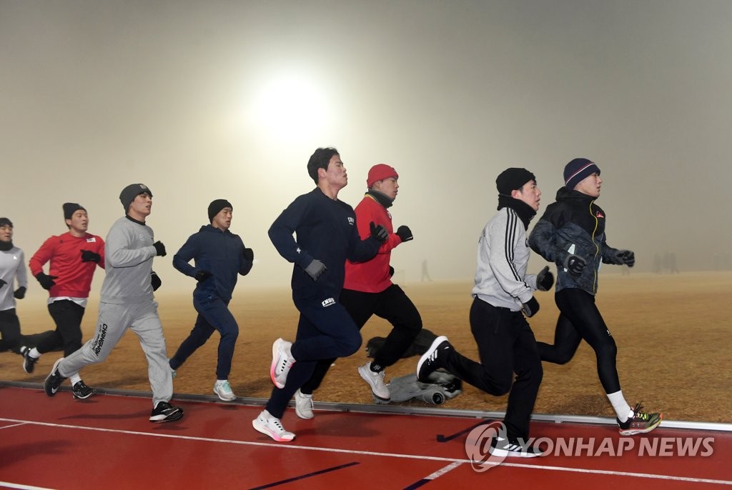 资料图片：图为韩国国家代表队运动员训练现场照，摄于2021年12月。 韩联社/大韩体育会供图（图片严禁转载复制）