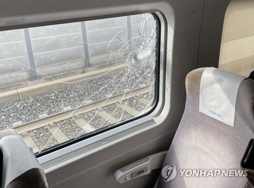 图为事故列车内部照。 韩联社/读者供图（图片严禁转载复制）