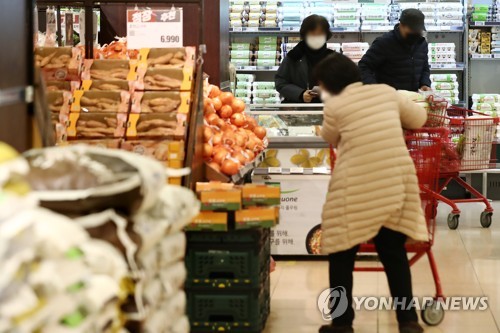 资料图片：韩国一家超市的蔬菜柜台 韩联社