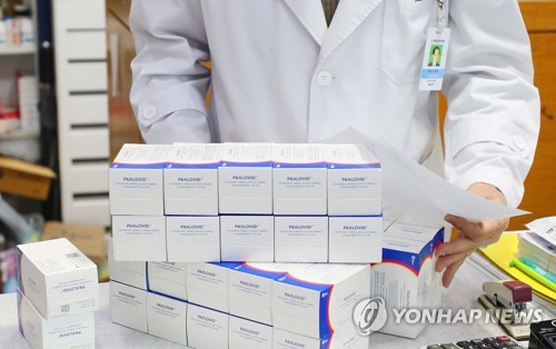 韩国引进新冠口服药首日向9名患者开药