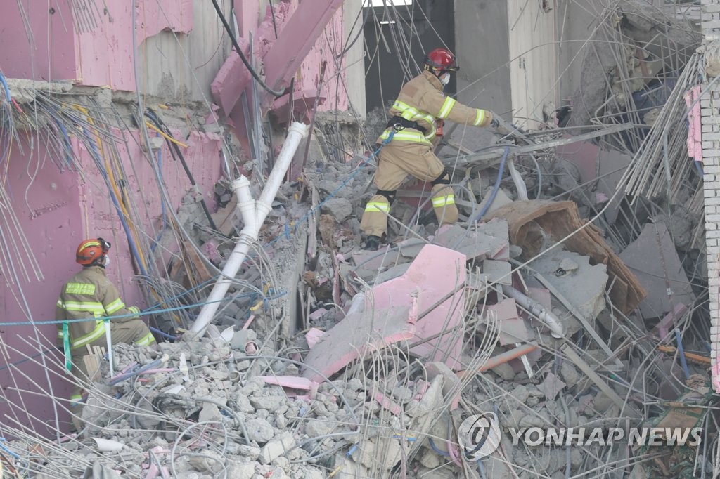韩光州塌楼现场又发现一名被埋人员