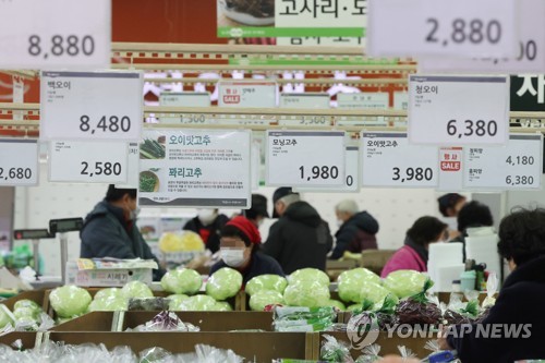 资料图片：一家超市的蔬菜柜台 韩联社