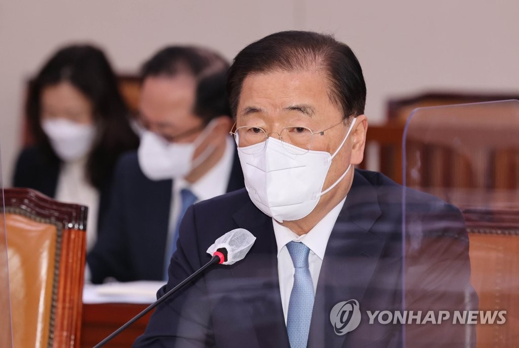 2月25日，韩国外交部长官外长郑义溶出席国会外交统一委员会全体会议，对乌克兰局势答问。 韩联社