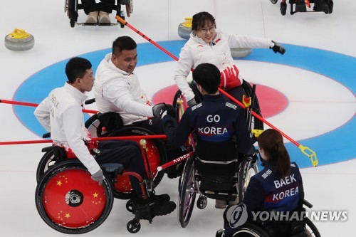北京冬残奥会韩国轮椅冰壶队负于中国队