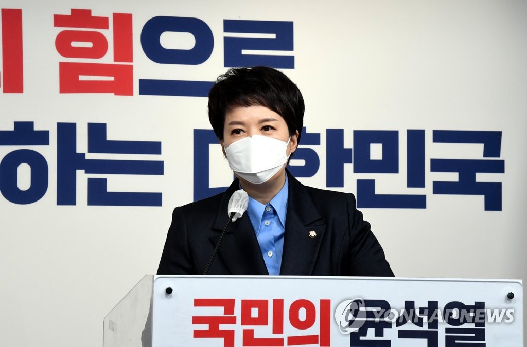 资料图片：韩国候任总统尹锡悦发言人金恩慧举行记者会。 韩联社