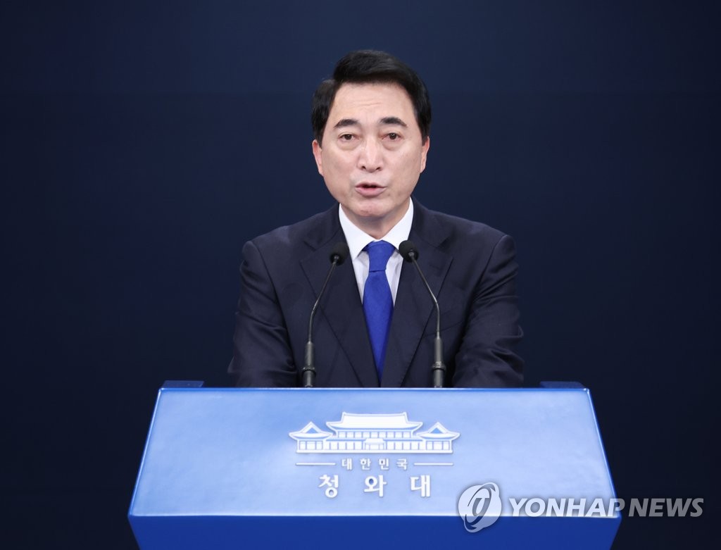 3月23日，在青瓦台春秋馆，朴洙贤发表央行行长提名人选。 韩联社