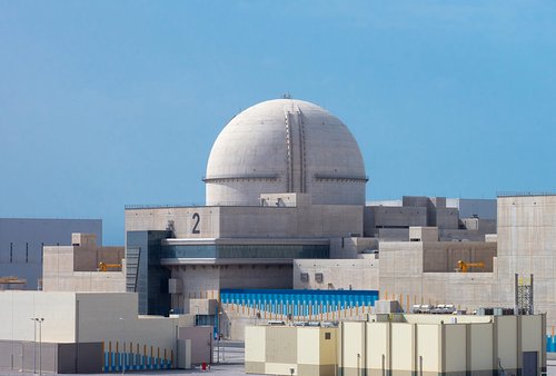 资料图片：阿联酋核能公司（ENEC）当地时间2022年3月24日表示，巴拉卡核电站2号机组当天投入运营。图为巴拉卡核电站2号机组。 韩联社/韩国电力公社供图（图片严禁转载复制）
