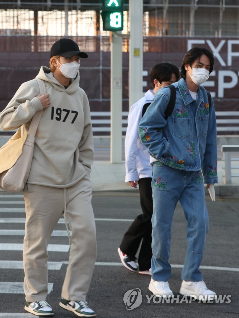 防弹少年团启程赴美