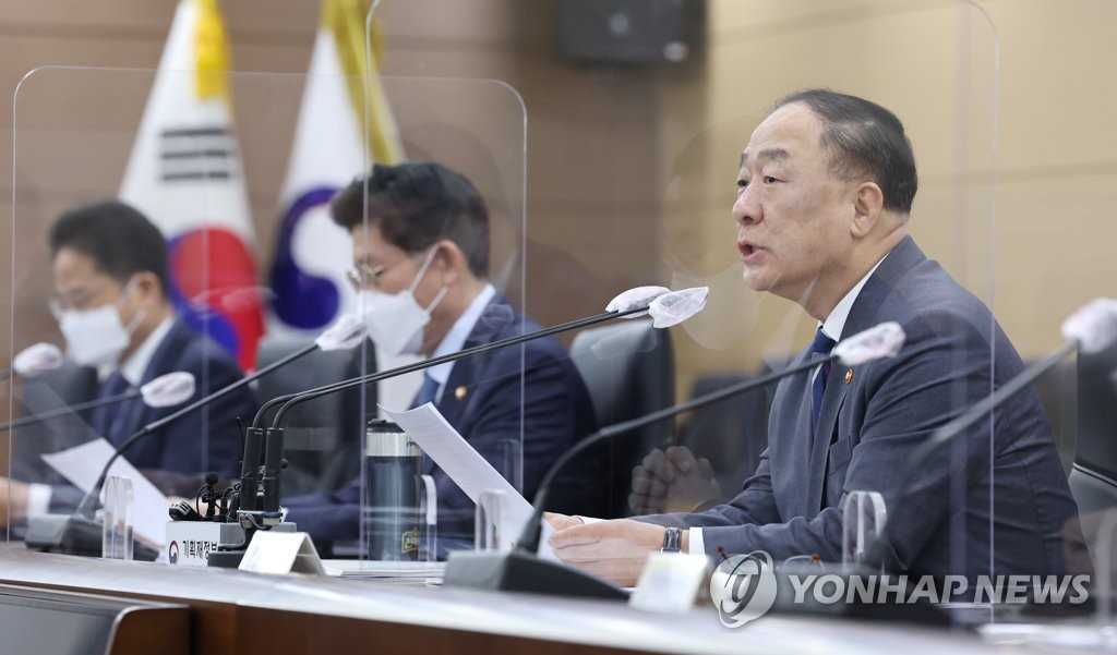 4月5日，韩国副总理兼企划财政部长官洪楠基主持召开物价相关部门长官会议。 韩联社