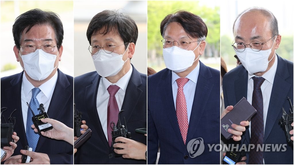 韩检方指挥部集体请辞反对剥夺检察侦查权折中案
