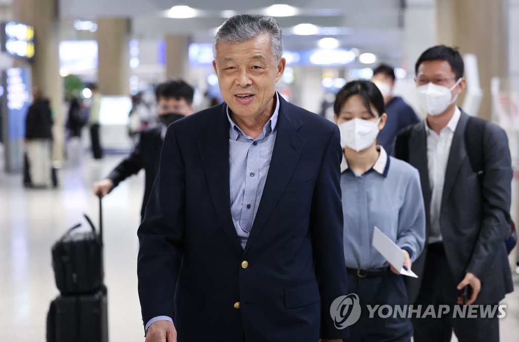 5月1日，中国政府朝鲜半岛事务特别代表刘晓明抵达仁川国际机场。 韩联社