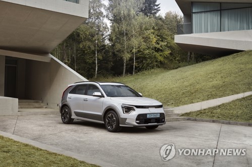 韩国车企起亚5月3日表示，旗下纯环保SUV车型极睿（Niro）电动版“极睿EV”的主要参数和价格已公开，并开始接受预定。图为极睿EV。 韩联社/起亚供图（图片严禁转载复制）