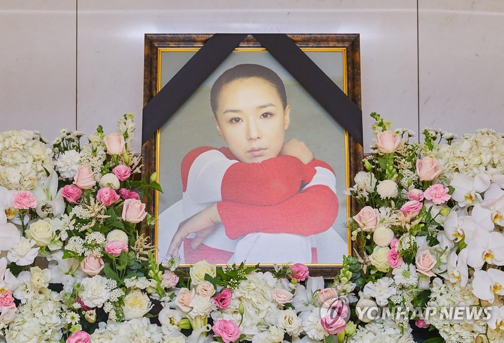 图为设于首尔江南区三星首尔医院的姜受延灵堂，摄于5月8日。 韩联社/治丧委员会供图（图片严禁转载复制）