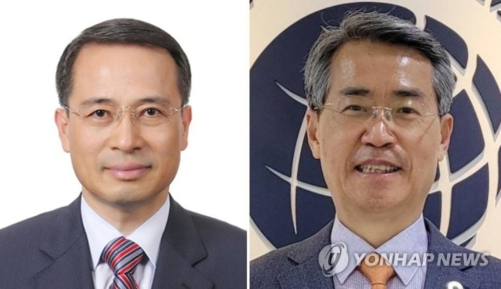 资料图片：国情院院长被提名人金奎显（左）和国情院第一次长被提名人权春泽（音） 韩联社/总统室供图（图片严禁转载复制）