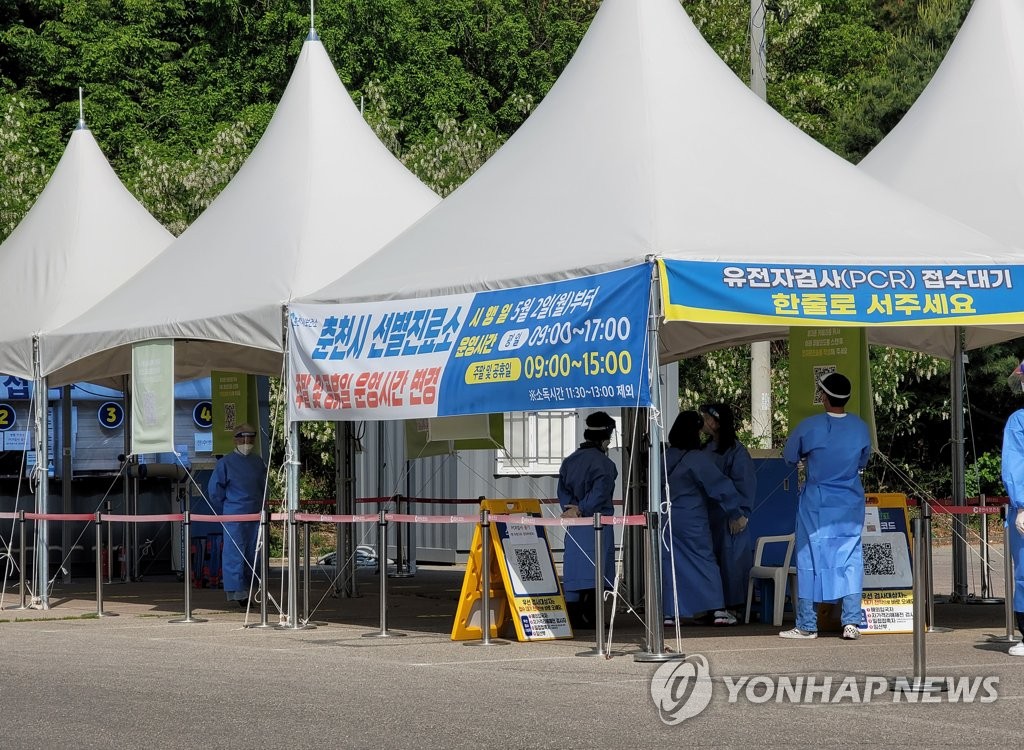 资料图片：5月12日，在江原道春川的一处筛查诊所，前来检测的市民寥寥无几。 韩联社