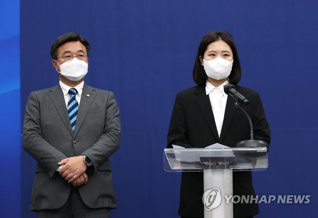 韩在野党民主党就涉性骚扰案致歉