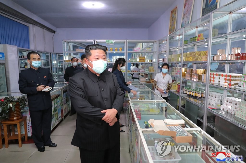 金正恩视察药店 金正恩视察药店