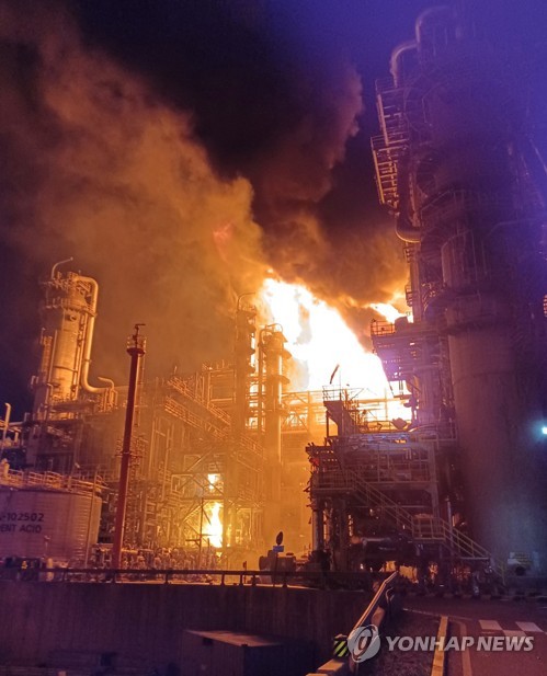 蔚山一炼油厂发生爆炸