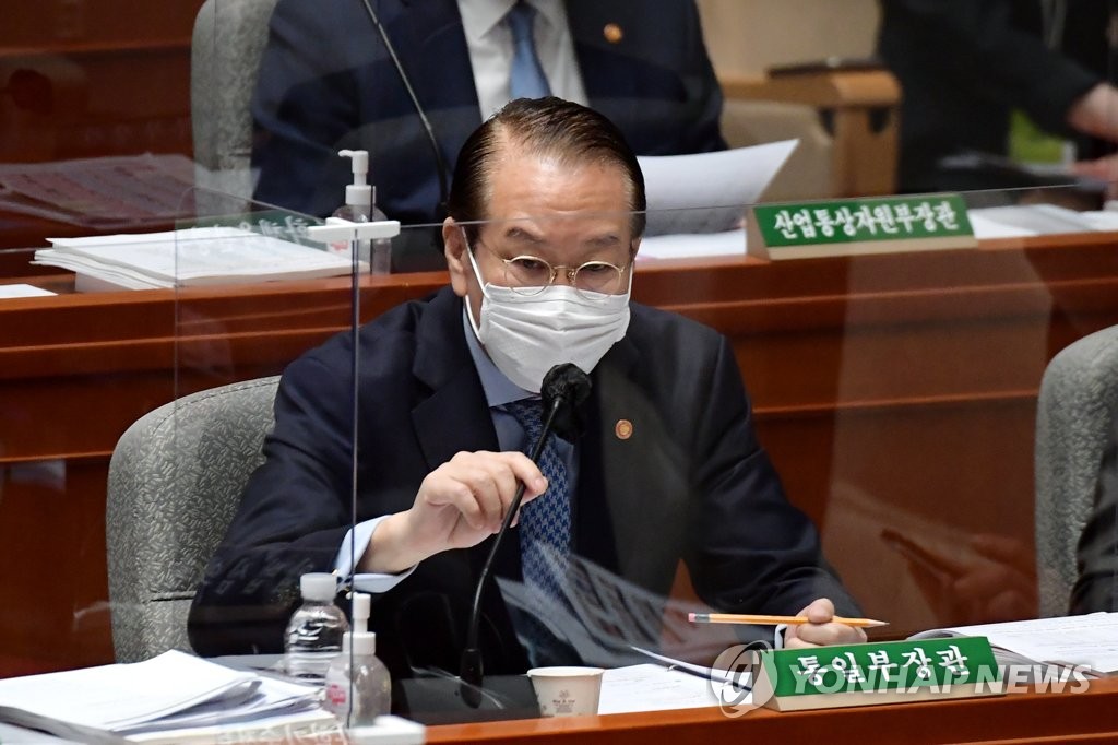 5月20日，在国会，权宁世在国会预算决算特别委员会会议上答问。 韩联社/国会摄影记者团
