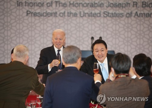 韩美总统把酒言欢