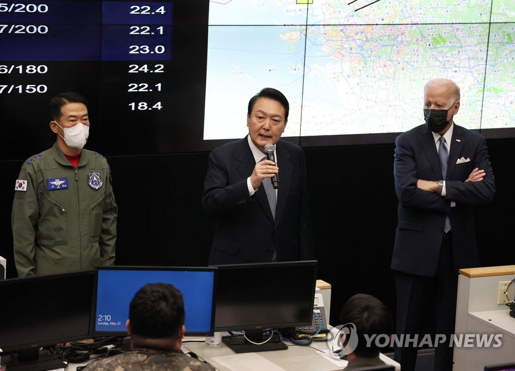 韩美总统访问韩国航空航天作战本部 韩美总统访问韩国航空航天作战本部
