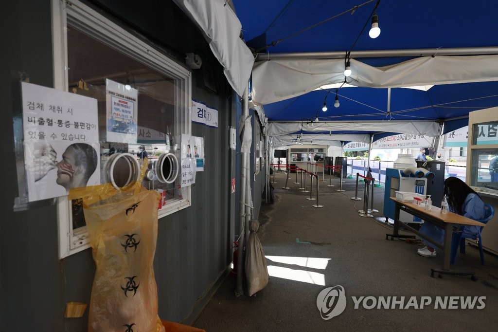 资料图片：空无一人的新冠筛查诊所 韩联社