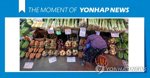 图为位于首尔市西大门区的一传统市场，摄于5月25日。 韩联社