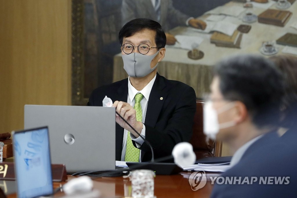 5月26日，在首尔市中区，李昌镛主持金融货币委员会例会。 韩联社/摄影记者团供图（图片严禁转载复制）