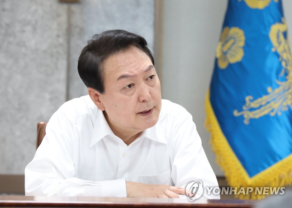 资料图片：5月30日，在首尔龙山总统府举行的首秘会议上，总统尹锡悦正发言。 韩联社