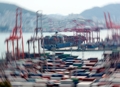 资料图片：釜山港神仙台集装箱码头 韩联社