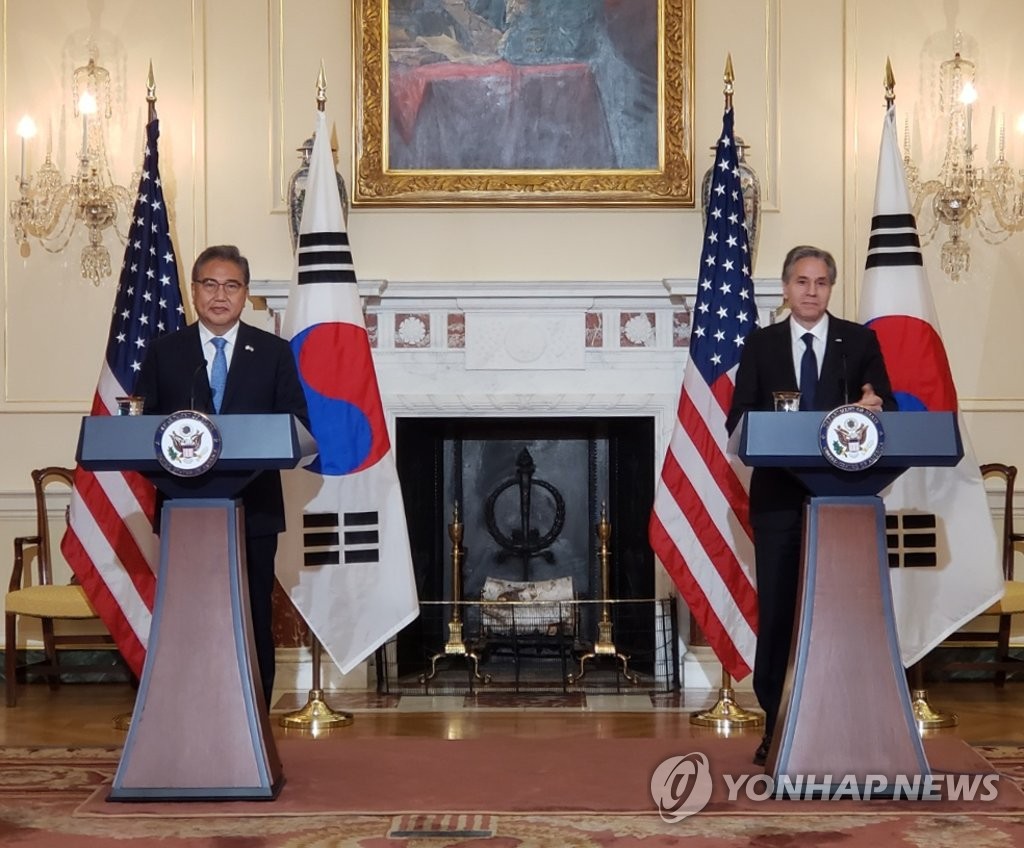 资料图片：当地时间6月13日，在位于华盛顿特区的美国国务院大楼，韩国外交部长官朴振（左）和美国国务卿布林肯共同会见记者。 韩联社
