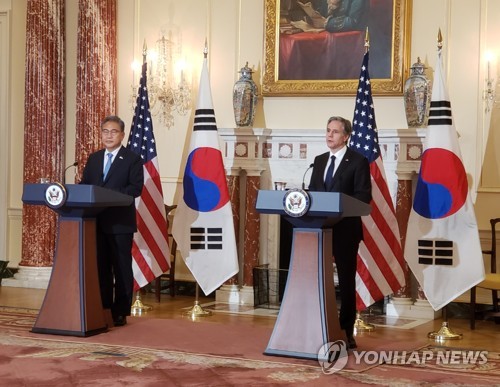 资料图片：当地时间6月13日，在华盛顿特区，外交部长官朴振（左）和美国国务卿布林肯在会后共同会见记者。 韩联社